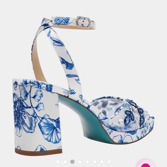 Betsey Johnson Brody White/Blue Floral Sandals NWT - Picture 3 of 13